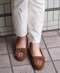 ＜d fashion＞【ミネトンカ】ME TO WE MOC/ビーズモカシン画像