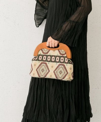 ＜d fashion＞AIRA カーペットウッドハンドルバッグ
