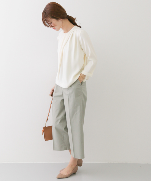 kiira スモッキングタックブラウス　アイボリー　アーバンリサーチ KIIRA（キーラ）の「KiiRA スモッキングタックブラウス（）」 - WEAR