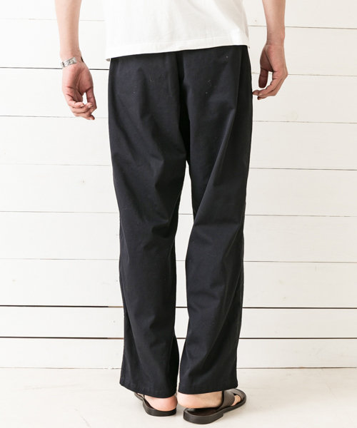 URBAN RESEARCH（アーバンリサーチ）の「マットサテンストレート