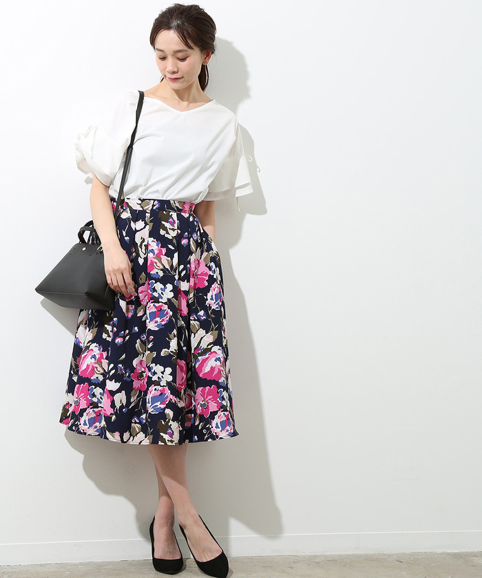 Christian Dior ひざ丈スカート 紺 4202225F0015 セール 70%OFF】【ヒルナンデス!放映】アートフラワータック