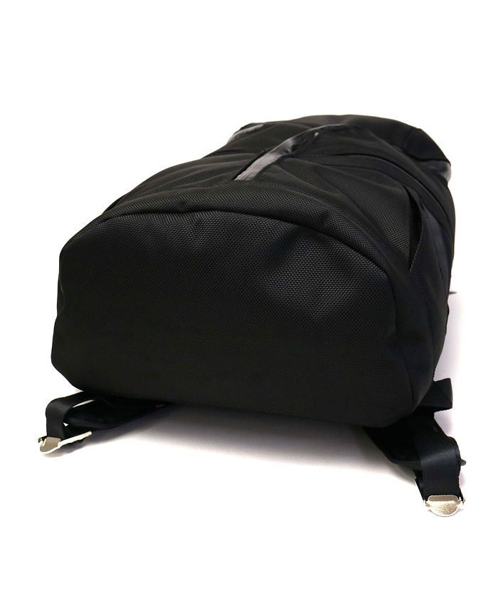バッグ S narifuri Backpack 日常と機能性の巧みなバランス。スポーツでもアウトドアでもない