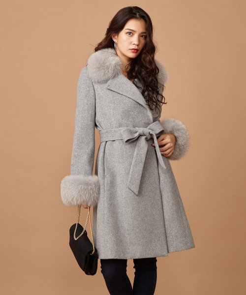 ブルーフォックス付ノーカラーコート ロイヤルパーティー Royal Party D Fashion