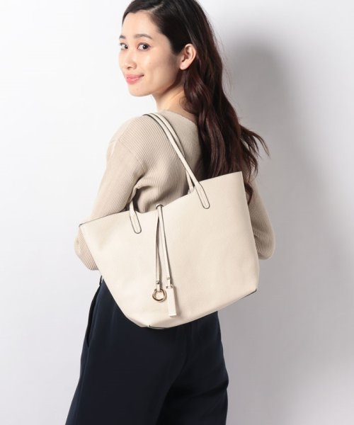 セール 70%OFF】ポーチ付き花柄リバーシブルトートバッグ(501624968) | エイミーパール バイ パウダーシュガー(Eimy Peal by POWDER SUGAR) - d fashion セール 70%OFF】ポーチ付き花柄リバーシブルトートバッグ(501624968) | エイミーパール バイ パウダーシュガー(Eimy Peal by POWDER SUGAR) - d fashion