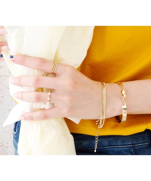 コーデを選ばずモード可愛い ひねりゴールドバングル クリームドット Cream Dot D Fashion