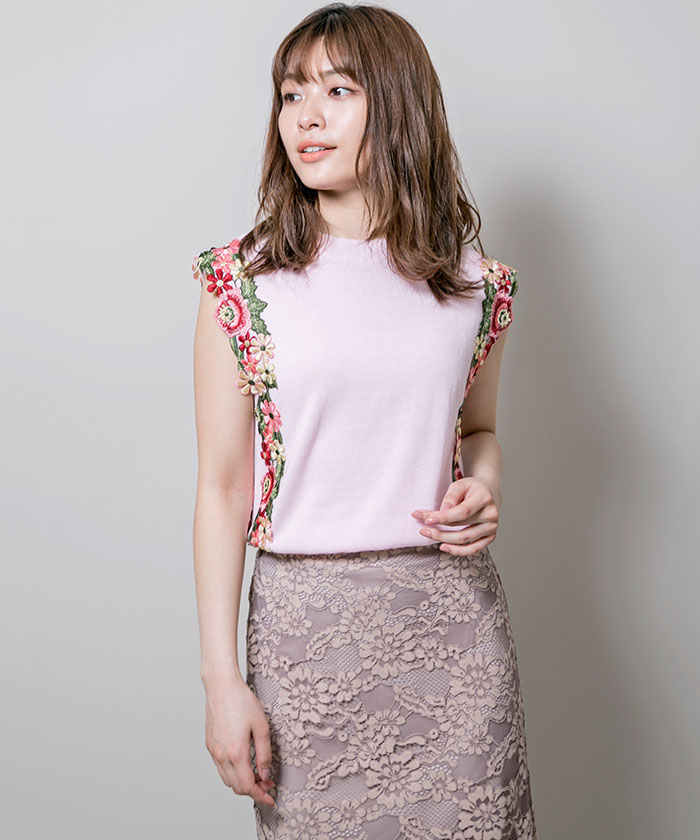MOSCHINO CHEAPANDCHIC 立体花柄ノースリーブニット　専用 かぎ針編み花柄ノースリーブニットベスト | しゃらら堂