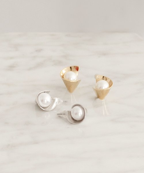ラップメタルパールピアス ゴールド フィービィー Phoebe D Fashion ラップメタルパールピアス ゴールド フィービィー Phoebe D Fashion