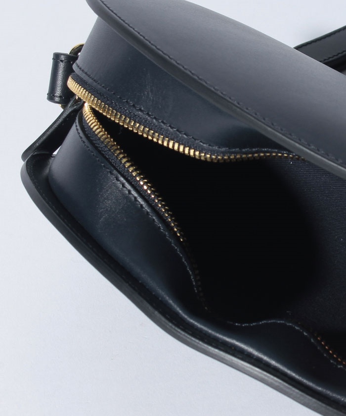 セール 15%OFF】【A.P.C.】ハーフムーンショルダーバッグ/SAC セール 15%OFF】【A.P.C.】ハーフムーンショルダーバッグ/SAC