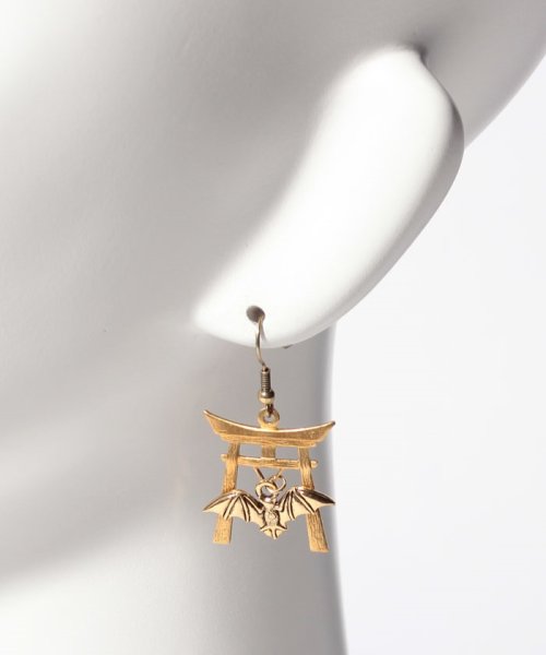 セール コウモリと鳥居ピアス ワイスチャーム Wythecharm D Fashion
