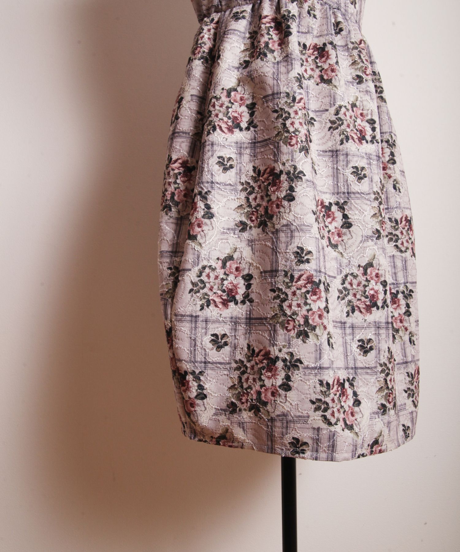 極美品■ドルチェ&ガッバーナ　ノースリーブ　ワンピース　花柄　ざくろ　ドレス DOLCE&GABBANA - ドルチェアンドガッバーナ I6764Z ﾌﾞﾗｯｸ×ﾎﾜｲﾄ