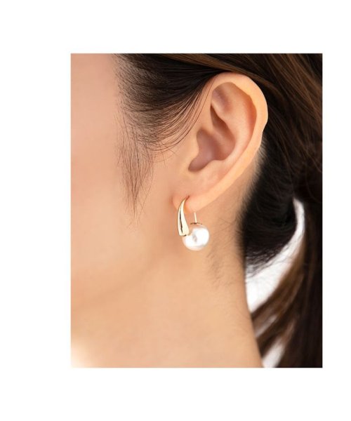 ティアドロップ美ラインのパールキャッチピアス クリームドット Cream Dot D Fashion ティアドロップ美ラインのパールキャッチピアス クリームドット Cream Dot D Fashion