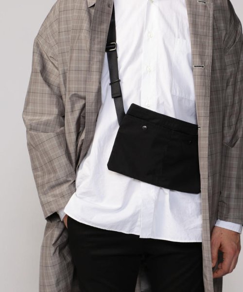 AMIACALVA ポリエステルギャバジン サコッシュ