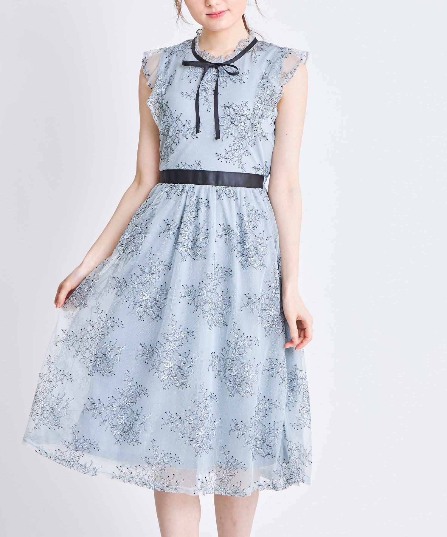 新品　完売品　トッコクローゼット　花柄ワンピース　フリルワンピース　フラワー　青 フラワーモチーフ釦フリル付きギンガムチェックワンピース