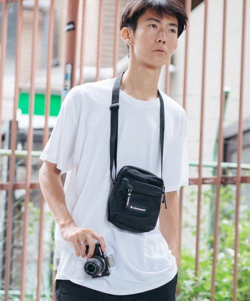 クーポン Converse コンバース ショルダーバッグ ミニ ミラーレス一眼 カメラ ボディ ポーチ 肩掛け 斜め掛け サコッシュ フェス 9034 ロッキーモンロー Rocky Monroe D Fashion