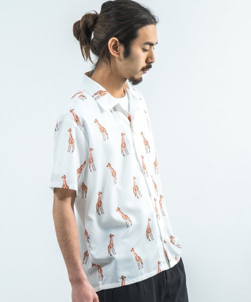 総柄シャツ メンズ レディース 半袖 白 ビッグシルエット キリン ジラフ プリント ボックス カジュアル ストリート Revo レヴォ Th 3000 95 ロッキーモンロー Rocky Monroe D Fashion