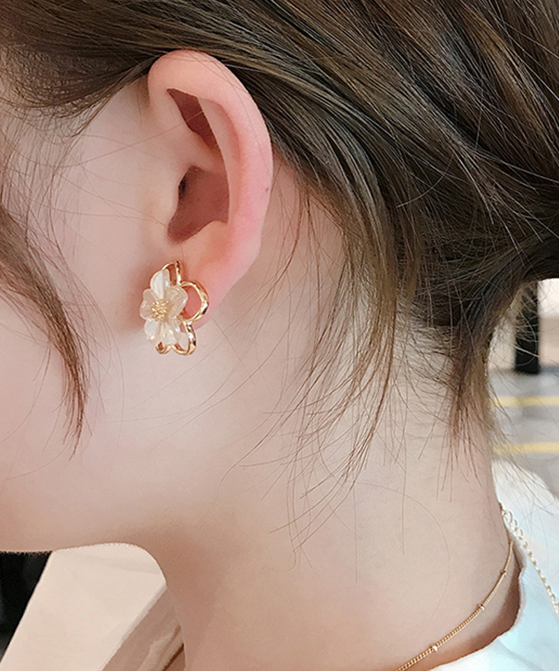期間限定セール中！【DOLCE&GABBANA】スタッドピアス 4INT. ピアス 星型 スワロフスキー ボディピアス 16G (片耳用