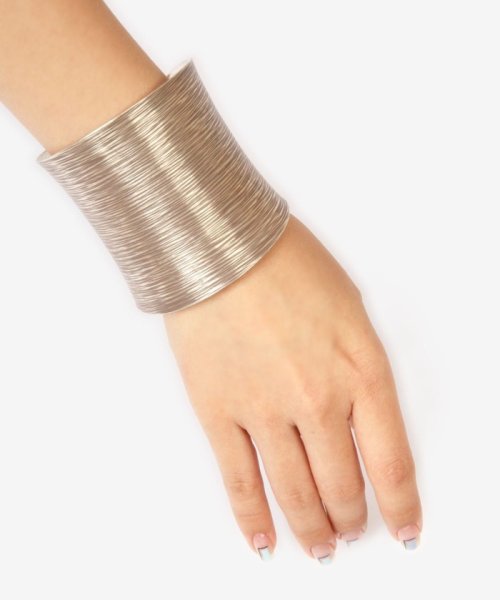 カレンシルバー 木目柄太型バングル 残りわずか ワイスチャーム Wythecharm D Fashion