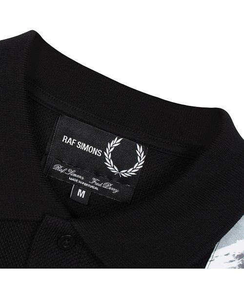 フレッドペリー ラフシモンズ FRED PERRY RAF SIMONS ポロシャツ 半袖 メンズ コラボ PRINTED PATCH POLO  ブラック 黒 (503365303) | フレッドペリー(FRED PERRY) - d fashion