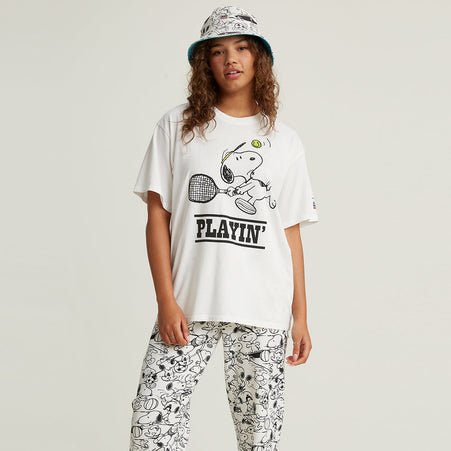 セール グラフィックオーバーサイズtシャツ Snoopy Playin Marshmallow リーバイス Levi S D Fashion