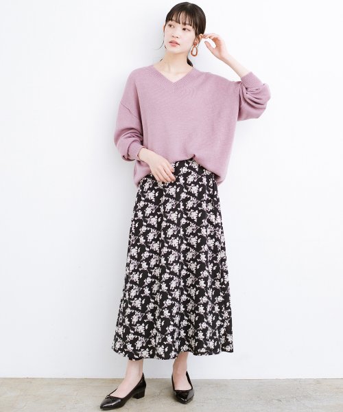 シンプルトップスを合わせるだけで印象アップ間違いなしの花柄ロングフレアースカート ハコ Haco D Fashion シンプルトップスを合わせるだけで印象アップ間違いなしの花柄ロングフレアースカート ハコ Haco D Fashion