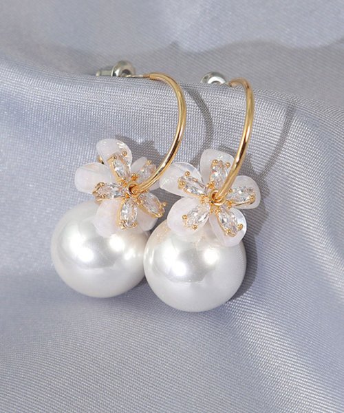 クーポン セール30 Off ピアス レディース 揺れる 2wayパール 大ぶり モチーフピアス 花 可愛い イヤリング 人気アクセサリー ショッピングゴー Shoppinggo D Fashion