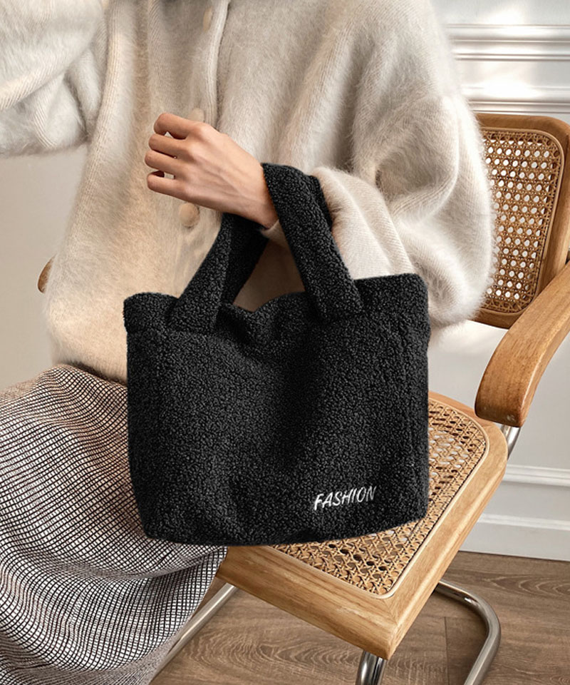 韓国デザイン ムートン風 モコモコボア ハンドバッグ BAG 大人気】PRADA◇もこもこ ムートン ミニ ハンドバッグ ロゴ付