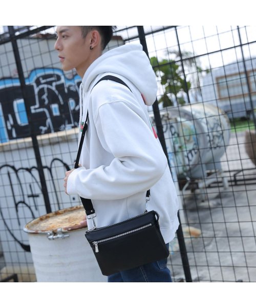 ヴァンキッシュ Vanquish バッグ ショルダーバッグ メンズ Shoulder Bag ブラック ネイビー ブラウン 黒 Vqm ヴァンキッシュ Vanquish D Fashion