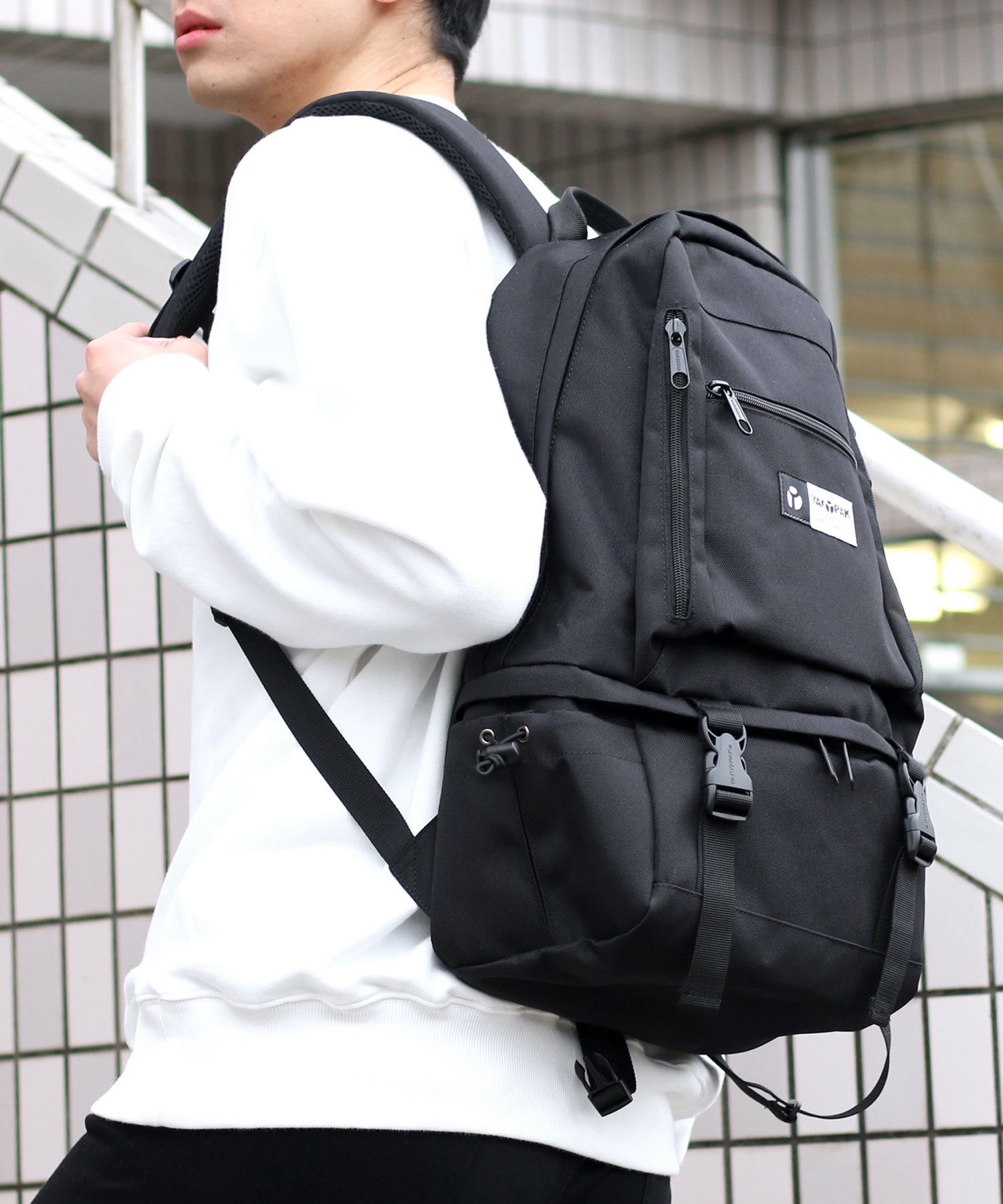 シューズ収納ポケットが備わった機能的なバックパック（リュック）　22リットル Salong hameu】YAKPAK◇撥水コーティングシューズ収納付き