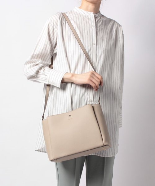 抗菌フェイクレザーショルダーバッグ モニカ Monica D Fashion 抗菌フェイクレザーショルダーバッグ モニカ Monica D Fashion