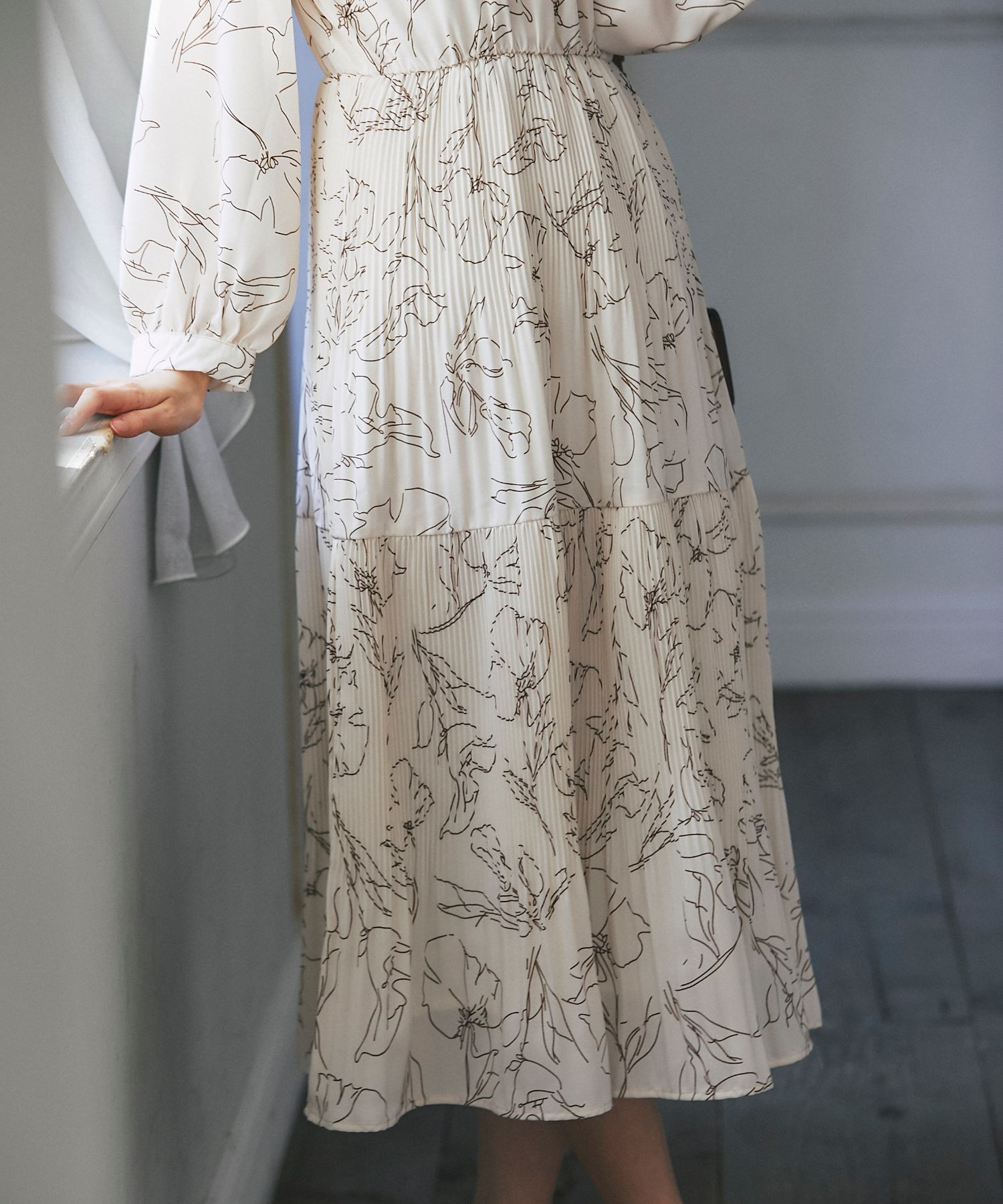 新品！！トッコクローゼット　ワンピース　プリーツ　花柄 セール】トッコクローゼット tocco closet フラワープリント
