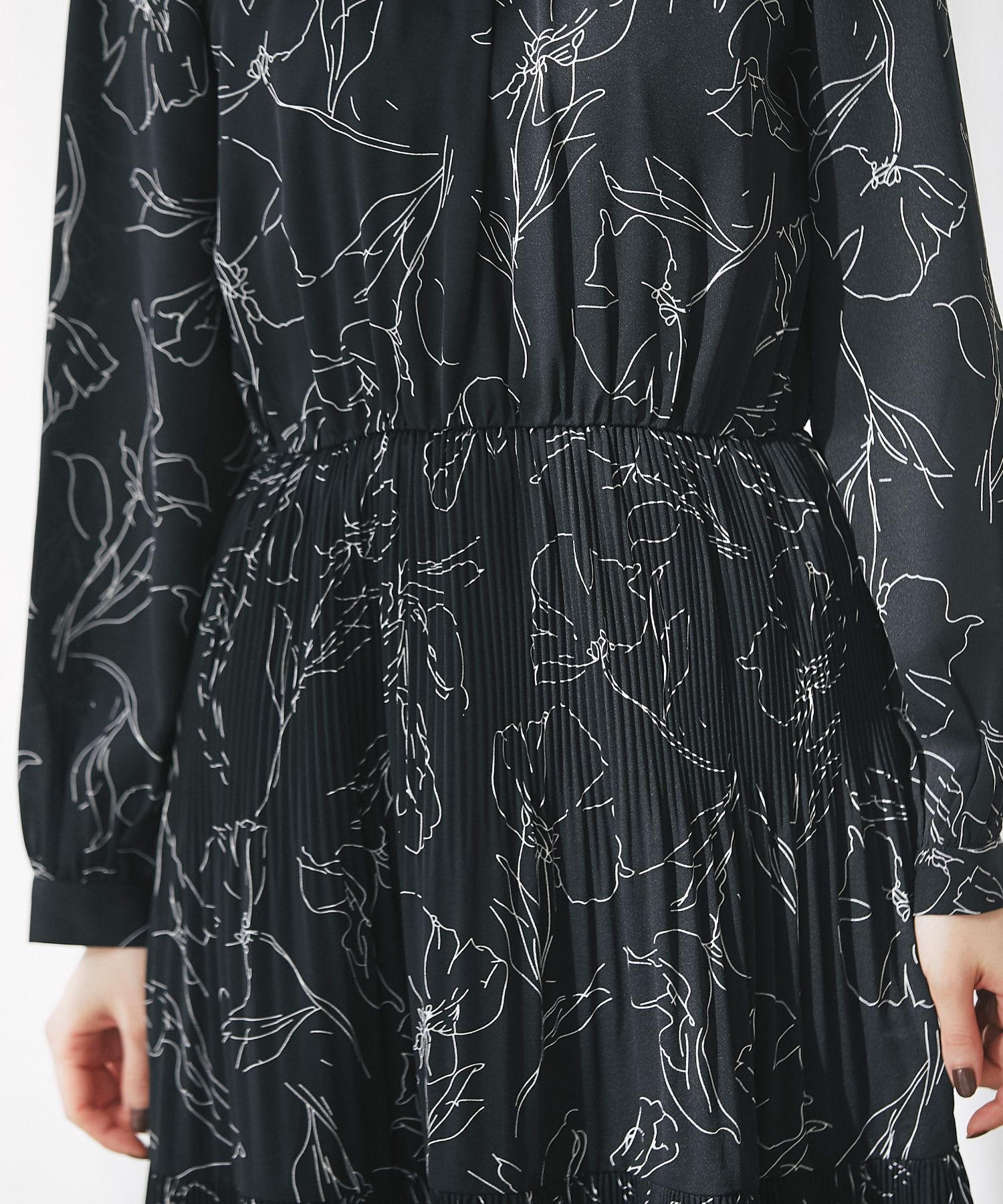 新品！！トッコクローゼット　ワンピース　プリーツ　花柄 セール】トッコクローゼット tocco closet フラワープリント