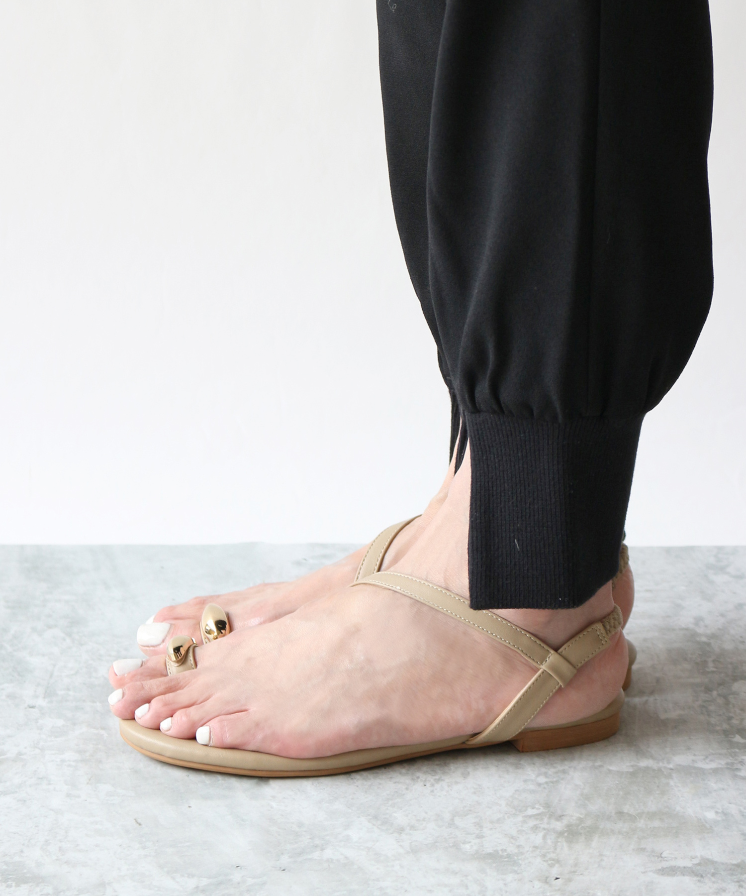 セール 50%OFF】フィン Fin サムリングストラップサンダル【低