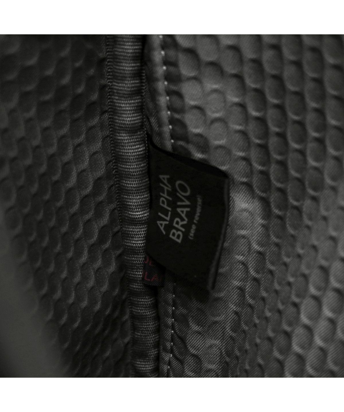 【人気】TUMI グレー ボディバック ショルダーバッグ　スリングバッグ 楽天市場】【最大51倍 8/25限定】【正規品5年保証】 トゥミ
