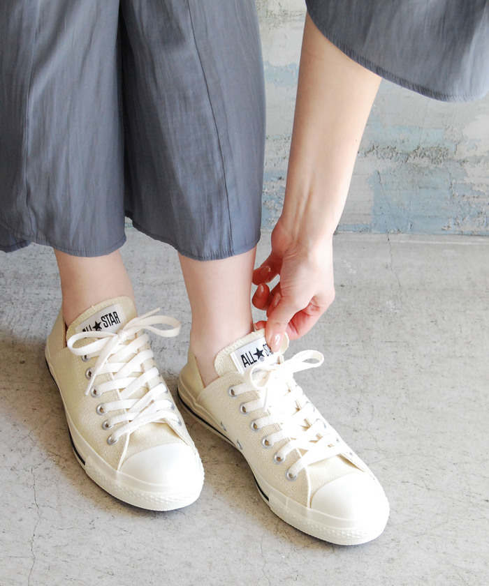 【中古】 Relax ＆ Party Ivory Ivory Pearlescent Leather Gem-Buckle Double-Strap Heeled