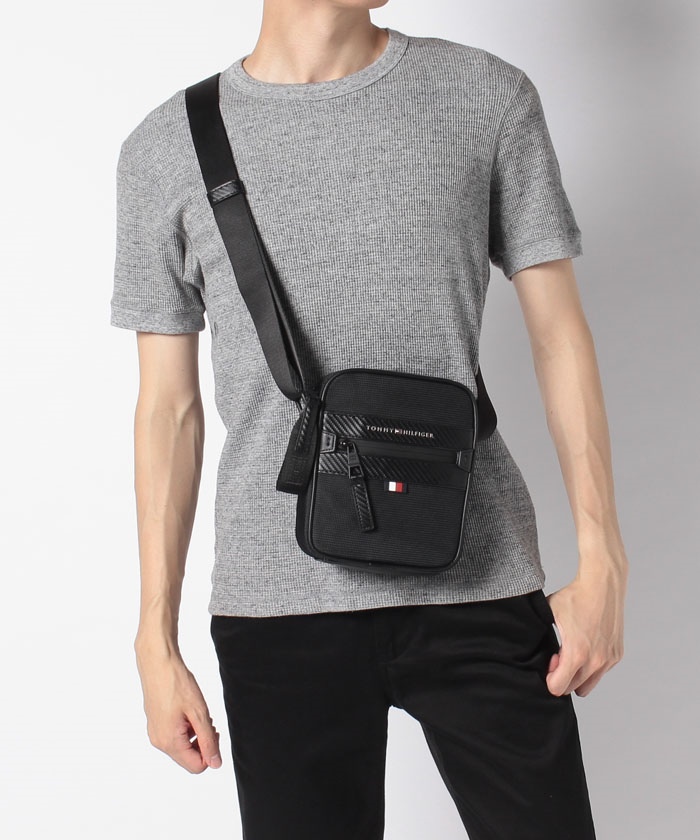 セール 40%OFF】【WEB限定】フラッグロゴミニショルダーバッグ