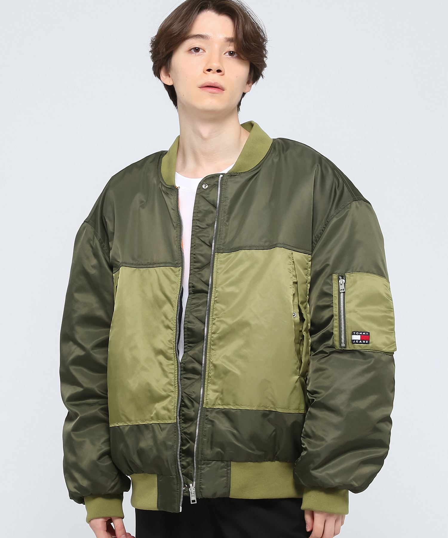 TOMMY JEANS リバーシブルボンバージャケット-