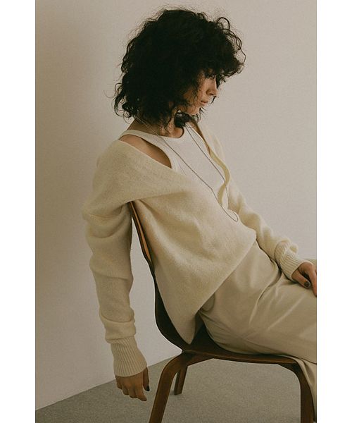 ETRE TOKYO（エトレトウキョウ）の「プランジングネックニットプルオーバー（ニット/セーター）」 - WEAR