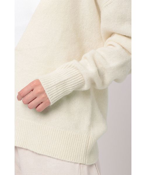 人気品【ETRE TOKYO】ウールカシミヤプランジングネックニットプルオーバー ETRE TOKYO（エトレトウキョウ）の「プランジングネックニット
