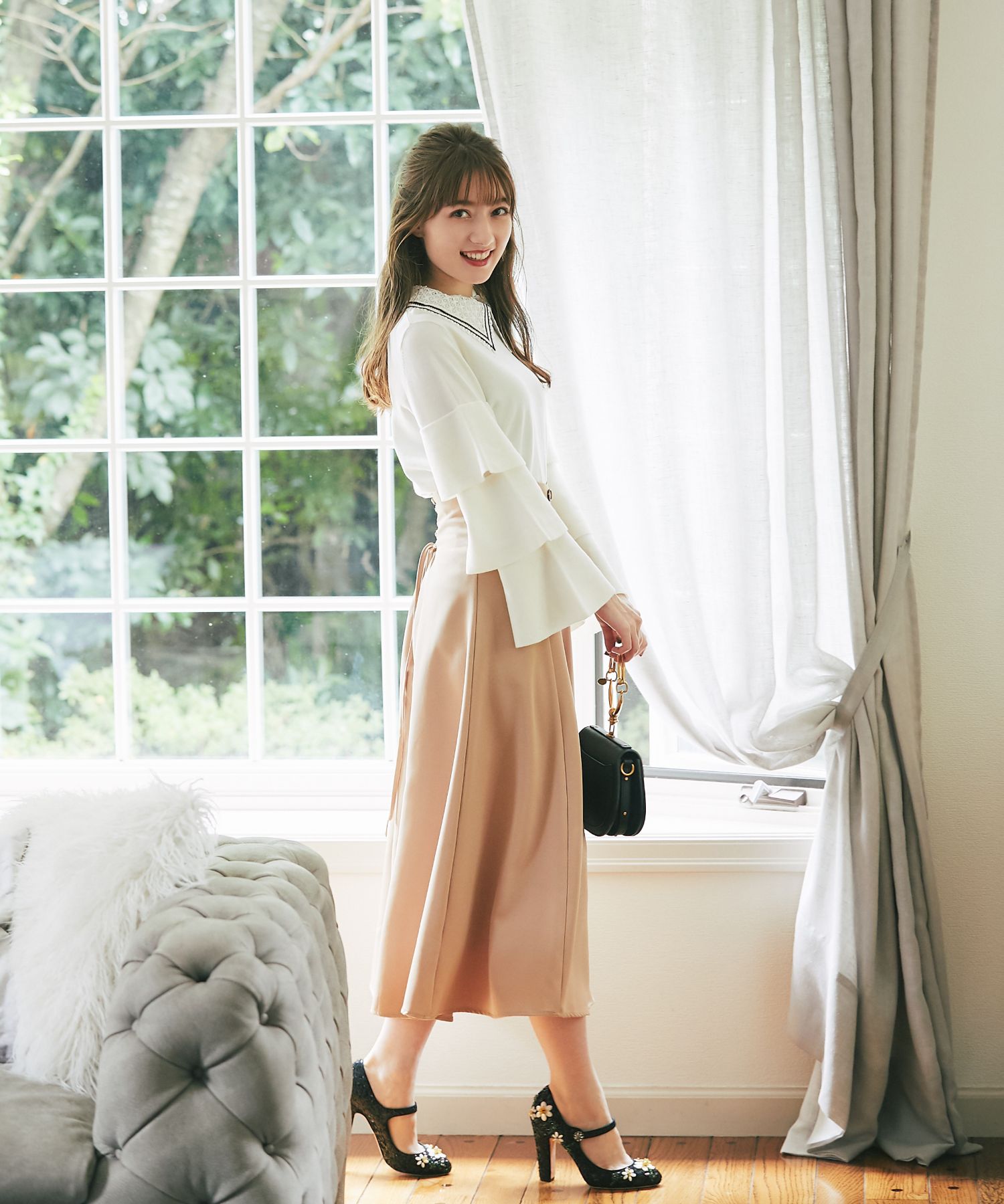 ≪ティファニー春香さんコラボ≫飾り釦付きバックレースアップ