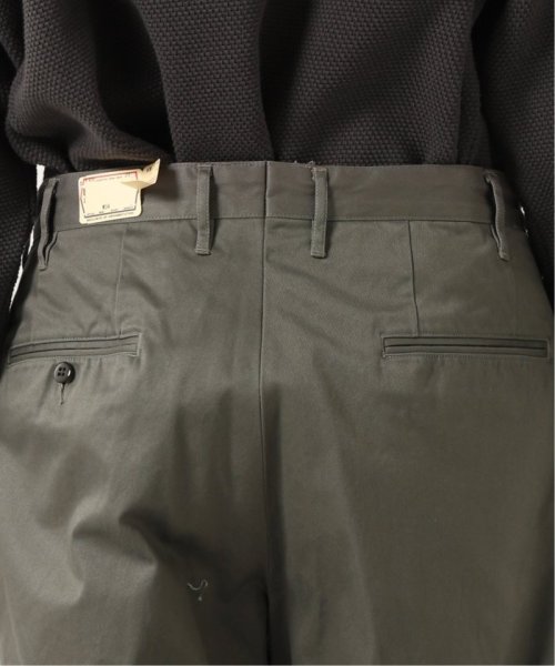 HEAVY WEAPON 2－TUCK OFFICER CROPPED