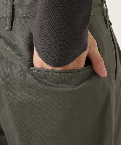 HEAVY WEAPON 2－TUCK OFFICER CROPPED