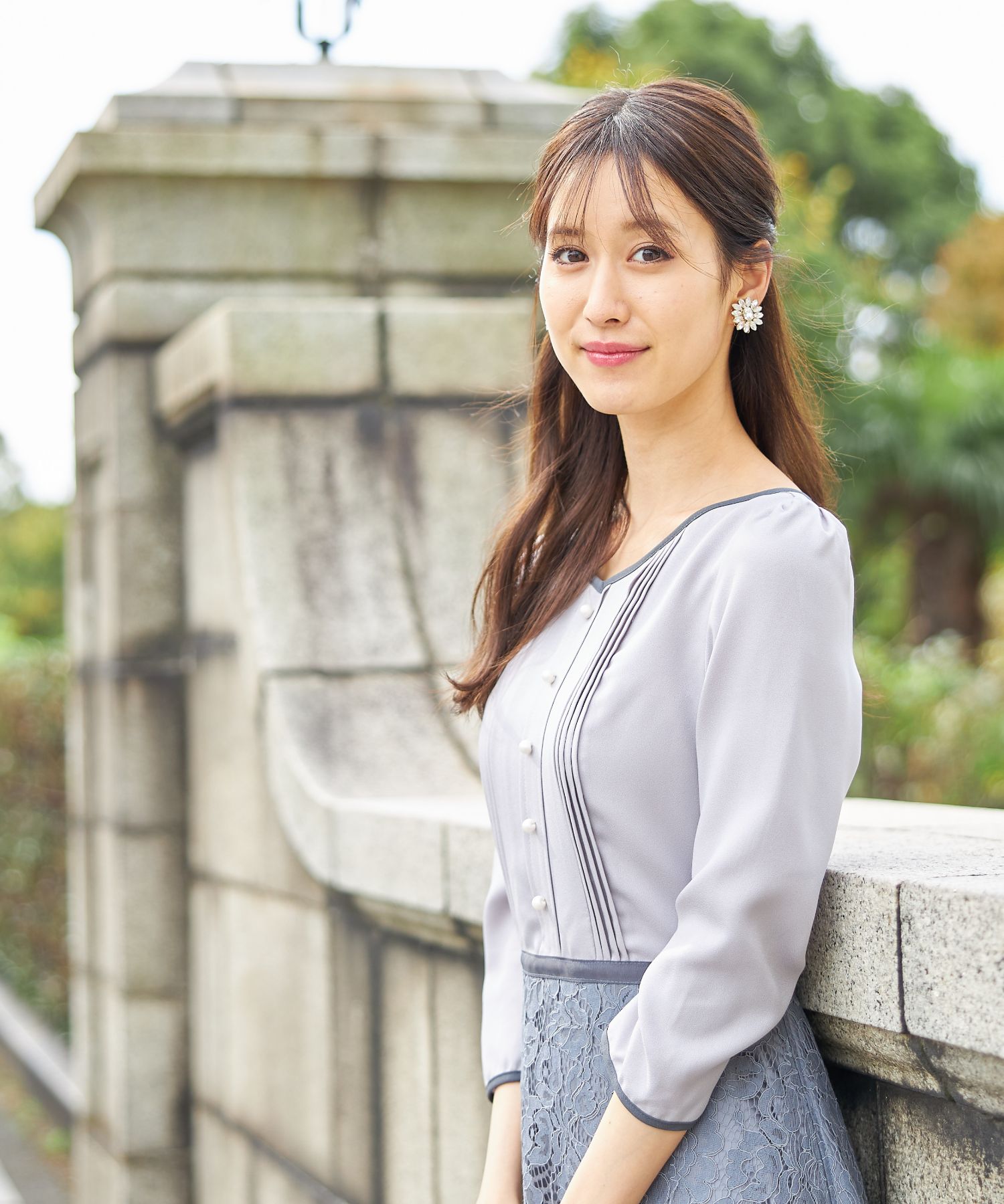 パール付きタック入りレース切り替えバイカラーワンピース　ベージュ×ブラック tocco closet（トッコ クローゼット）の「パール付きタック入り