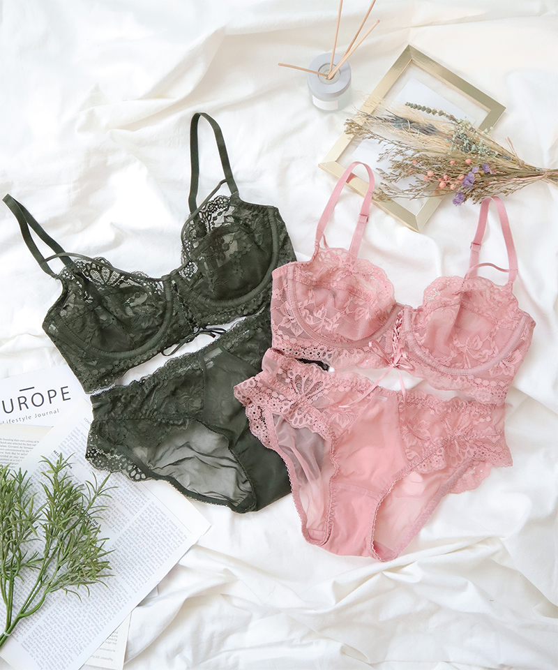 Triumph☆VALISEREライン　ピーチ系ピンク贅沢レースのフルセット Triumph☆VALISEREラインピーチ系ピンク贅沢レースのフルセット