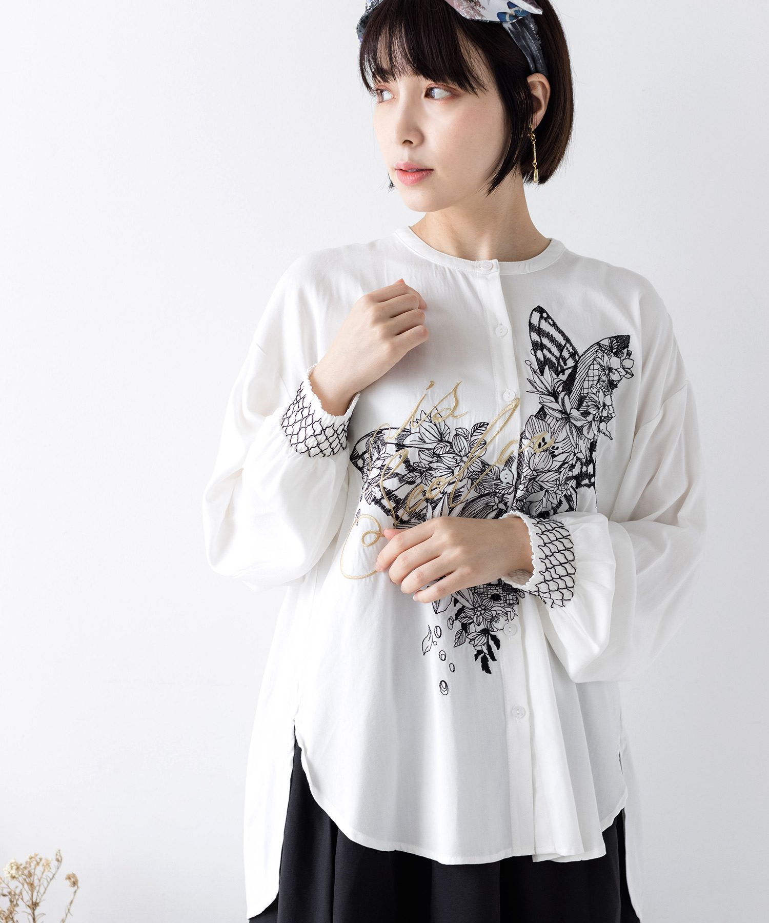 セール】蝶刺繍シャツチュニック(504449171) | イズ スカラー(iS セール】蝶刺繍シャツチュニック(504449171) | イズ スカラー(iS