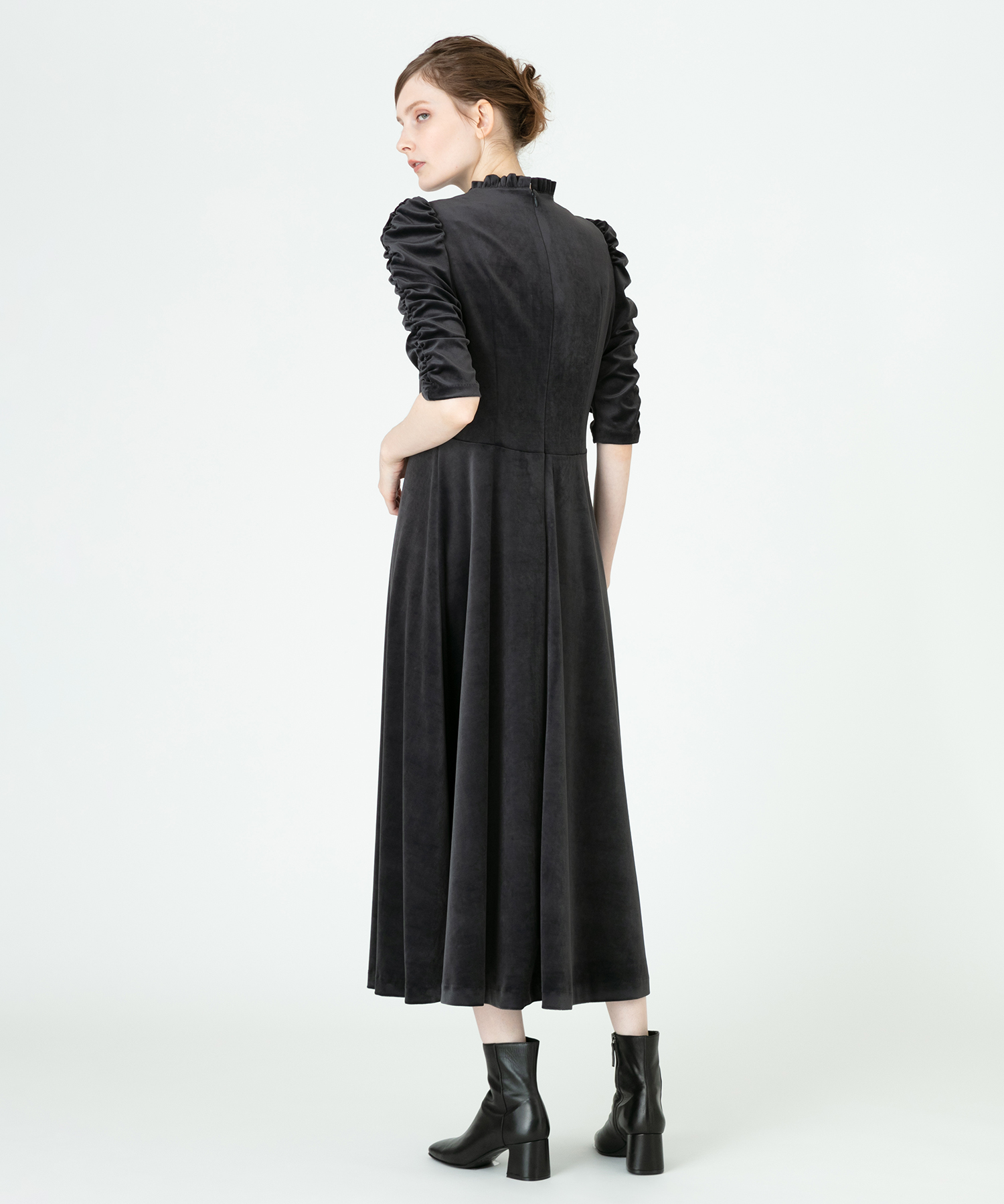 【LOULOU WILLOUGHBY】トリアセベロアフレアーワンピース LOULOU WILLOUGHBY（ルルウィルビー）の「トリアセベロア