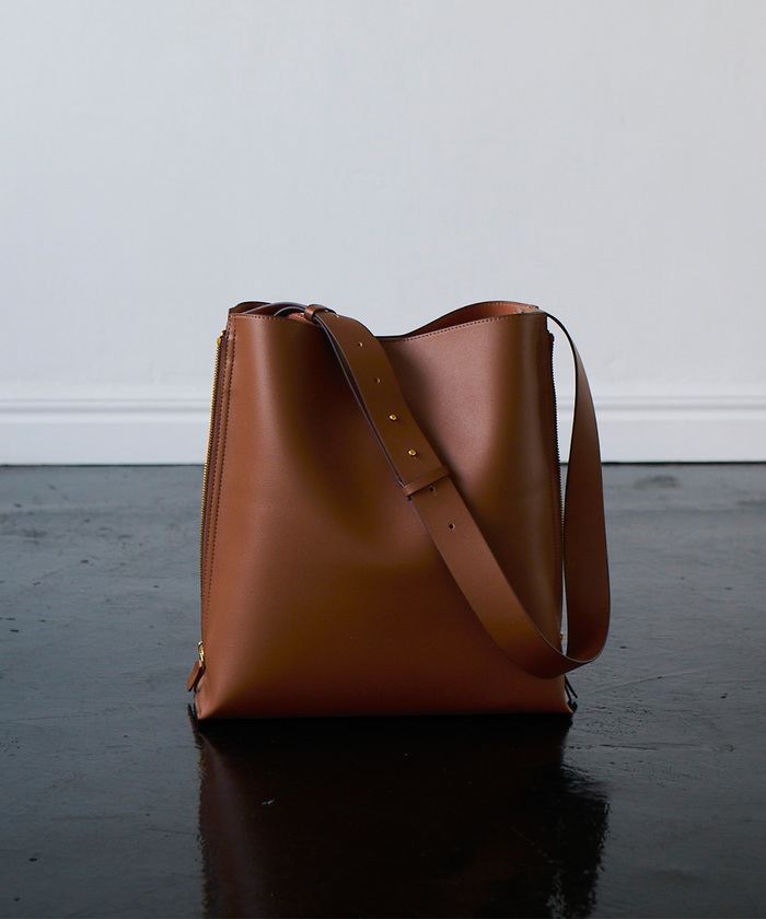 E'POR】【A4対応】 Y BAG shoulder（サイドジップショルダー