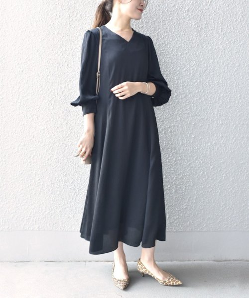 【SHIPS別注】troisieme chaco:サテンVネックフレアワンピース◇