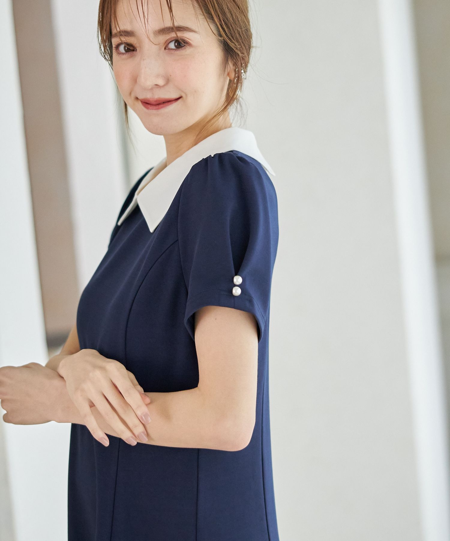 ★ChicLine★ モカリ配色襟パール装飾ワンピース 襟付き袖口パール装飾パフスリーブプリンセスライン配色