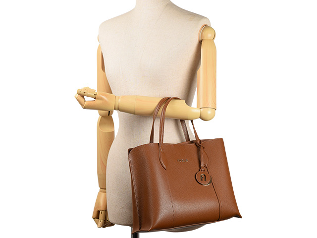 FURLA フルラ VITTORIA M TOTE トート バッグ