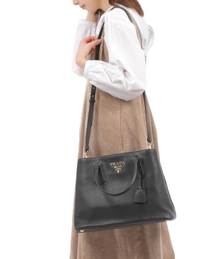PRADA プラダ　ショルダーバッグ　VITELLO PHENIX ブラック PRADA プラダ ショルダーバッグ メタルロゴ レザー ブラック 黒